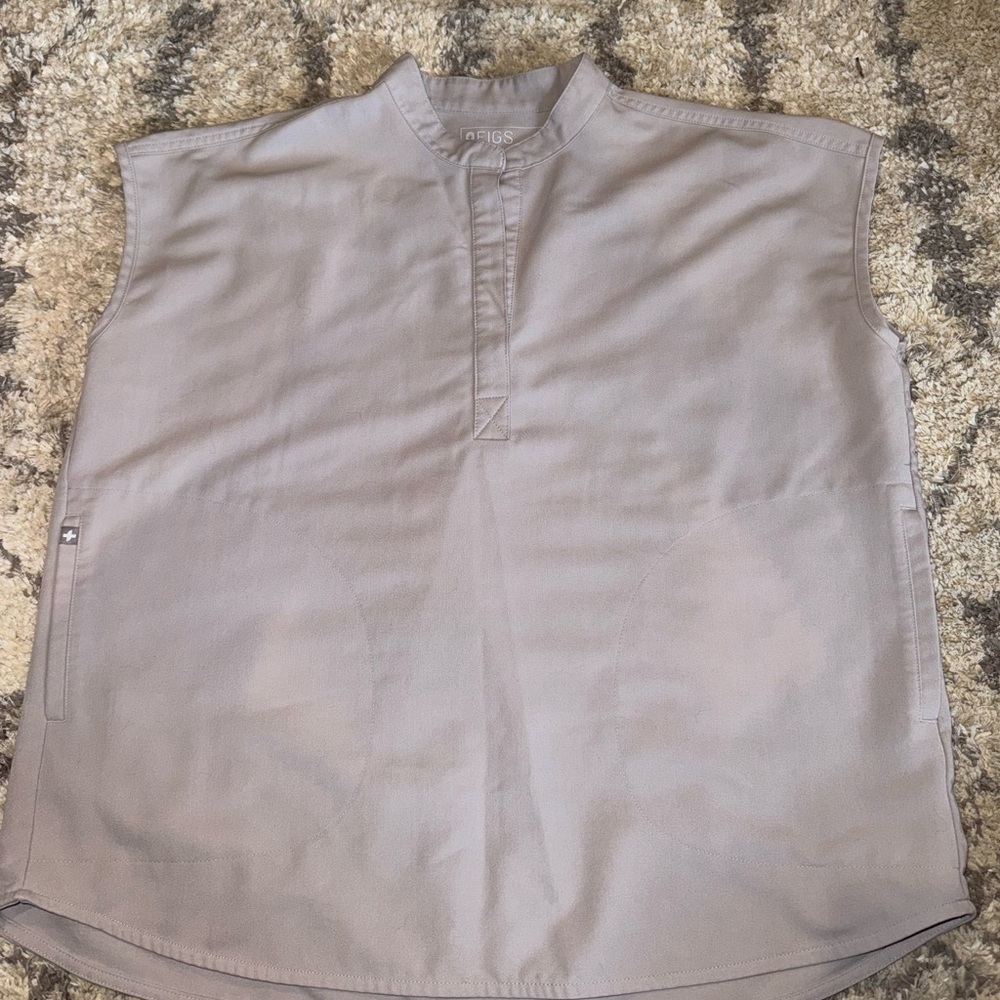 Figs grey set- Rafael size Large top- Zamora size XL bottoms